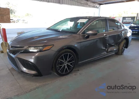 2021 Toyota Camry Se z USA, uszkodzony, nr VIN 4T1G11AK2MU408043